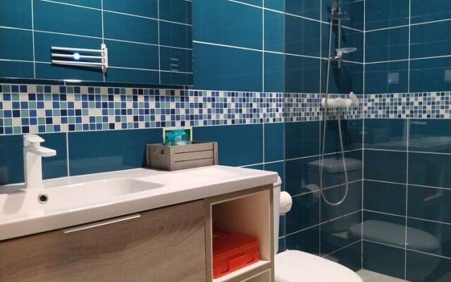 19C Avenida Beira Mar by Casas & Papéis