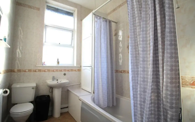 Large 3 Bed Bungalow - Beautiful Refurb - Garden
