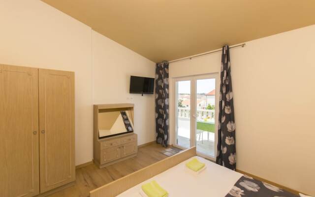 Apartments and Room Central Position