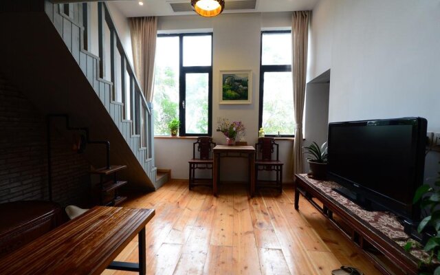 BingHe Street Art Hostel