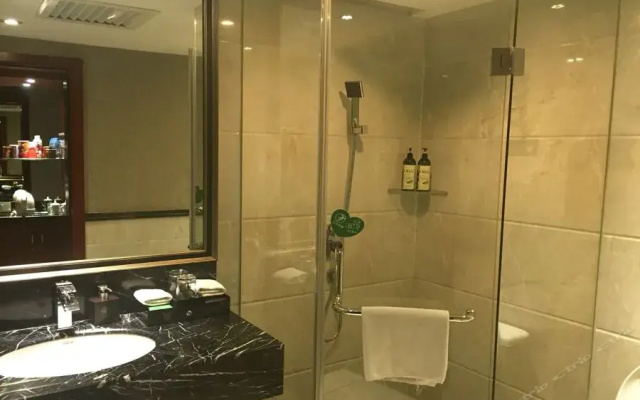 Yannian Tietong Hotel (Hehua Road Metro Station)