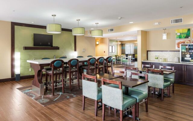 Quality Inn & Suites Quincy - Downtown