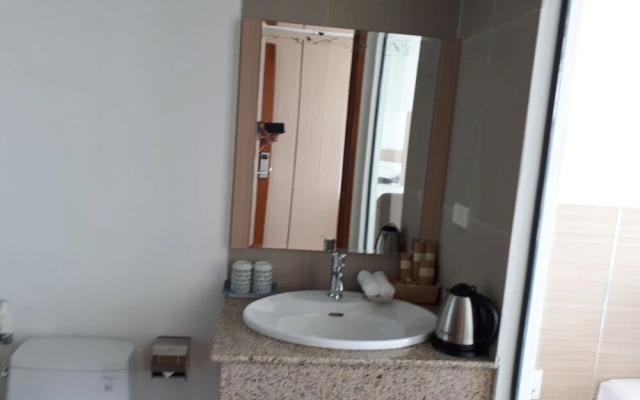 Nha Trang Harbor Apartments & Hotel