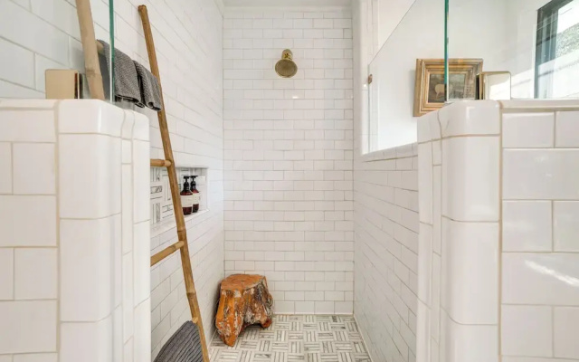 Chic Getaway in Desirable South Tampa District!