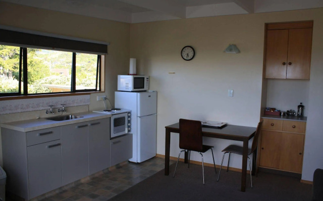 Pohara Beachfront Motel