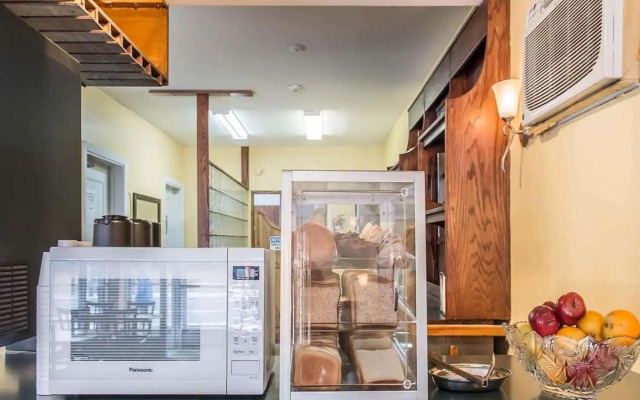 Econo Lodge Downtown Ottawa