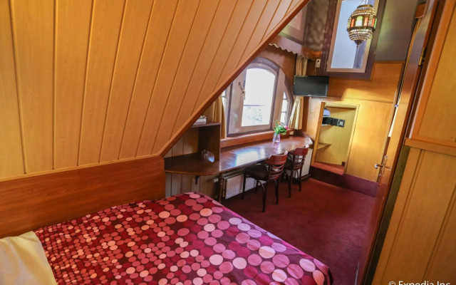 Nadia Hotel