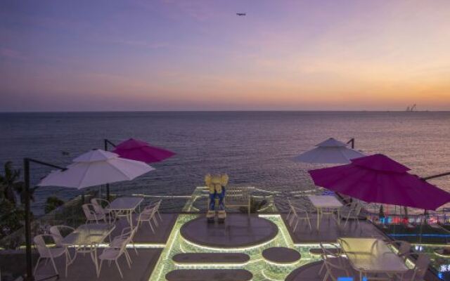Sanya Panda's Powder House Sea View Beautiful Suites