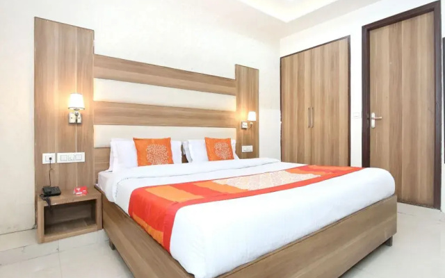 OYO 10940 Hotel Waves