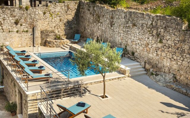 California Apartments III