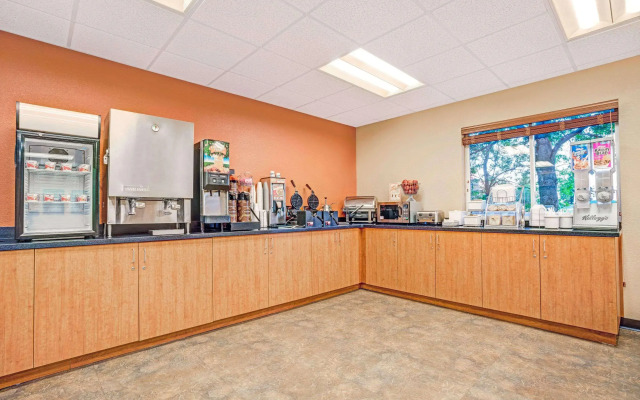 Blaine Town Inn & Suites