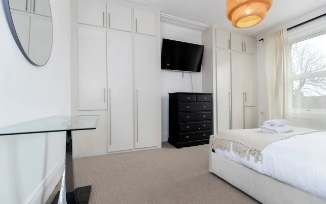 Bright 4-bedroom Maisonette in Gateshead