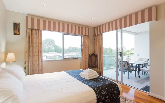 Spinnakers Apartments