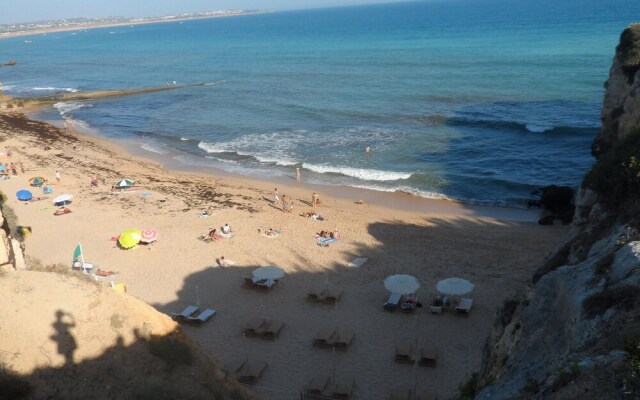 Apartamento Praia de Porches,izibookings