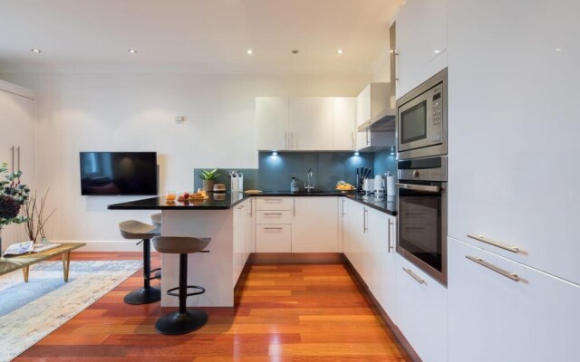 The Kensington Gardens - Modern & Bright 2BDR Flat