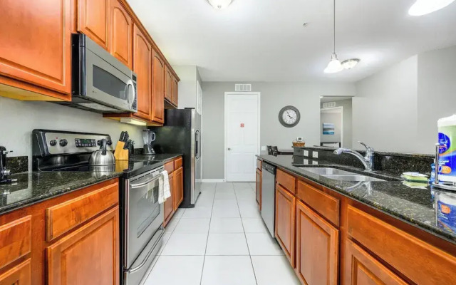 Beautiful Lake View Condo, Vista Cay-1004