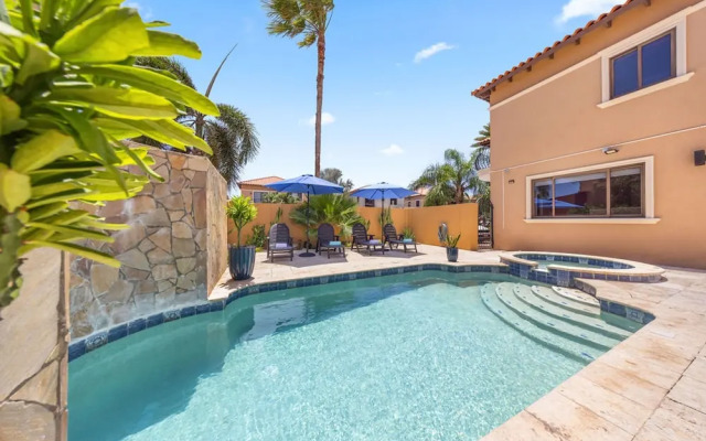 Gold Coast 4br4 5BA Villa w Privatepool Gym