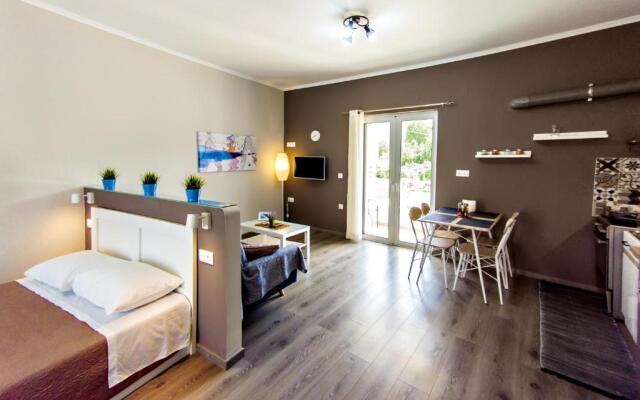 Maria's modern studio 5min from beach
