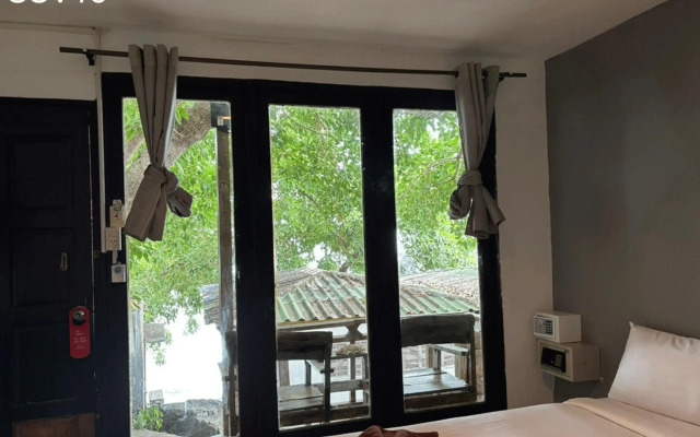 Phi Phi Cozy Seafront Resort