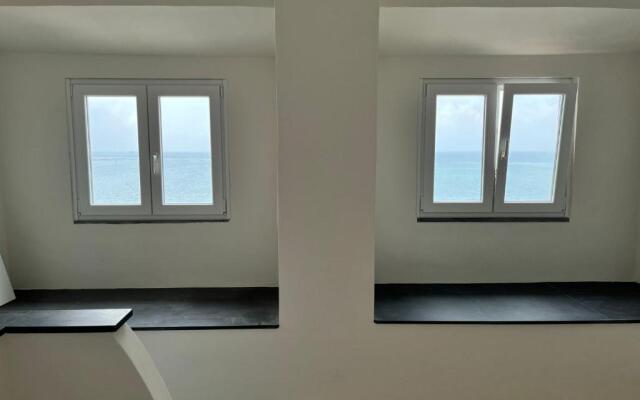 Brand new apartment with seaview & private parking