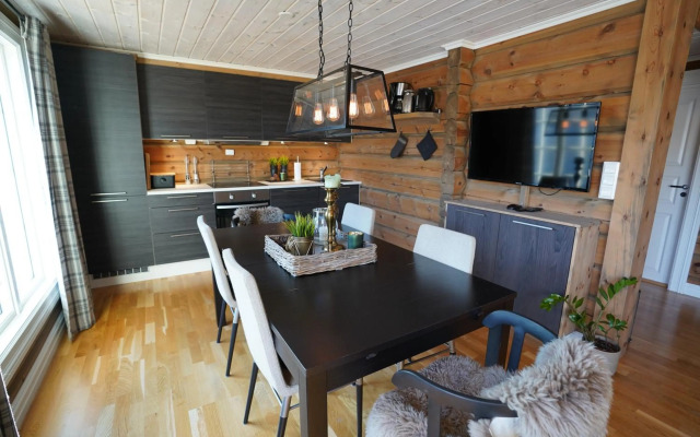 Lake View Apartment with loft