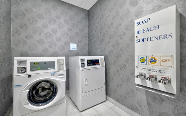 Holiday Inn Express Hotel & Suites Kansas City - Grandview