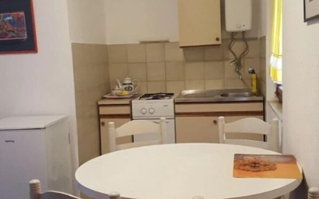 Maja - Affordable With Parking - A2-lukrecija