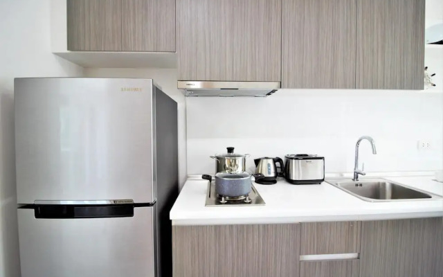 A713 Discount Rooftop Pool Cable TV Kitchen Aircon