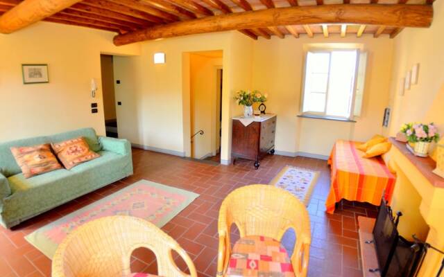 Bright Holiday Home in Pescaglia With Gazebo