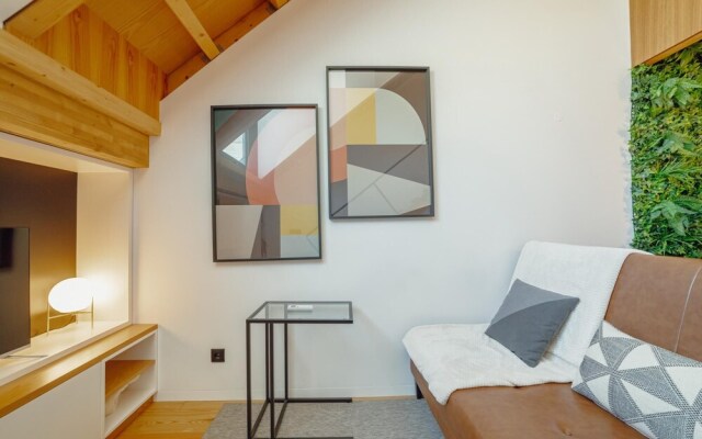 Elegant Downtown Apartment by Vacationy