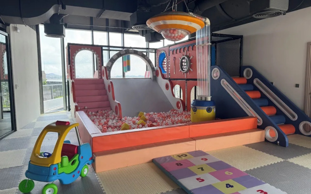 A La Carte Ha Long Bay Residence by SIMA Chill