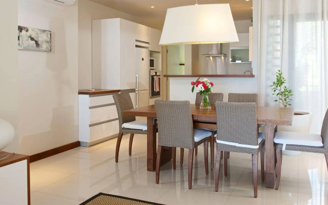 Leora Beach Apartments