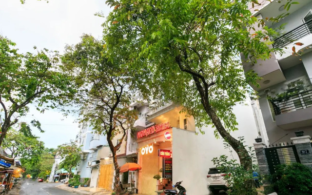 OYO 652 Monaco Hotel (Vaccinated Staff)