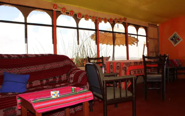 Titicaca Floating Lodge