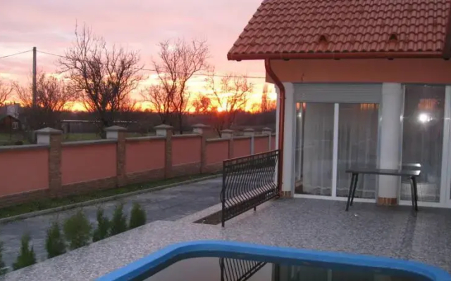 Villa Piros