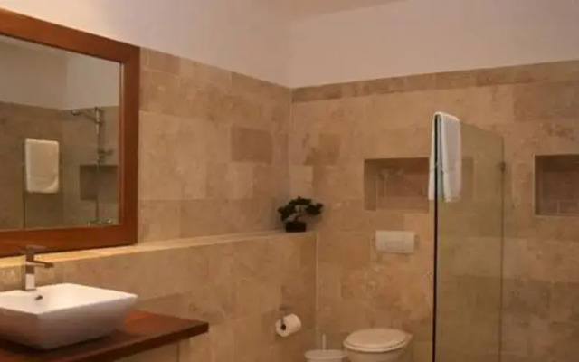 Directly On Beach ,best Location, Center Of Town