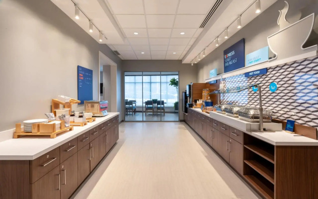 Holiday Inn Express & Suites Vaughan-Southwest by IHG