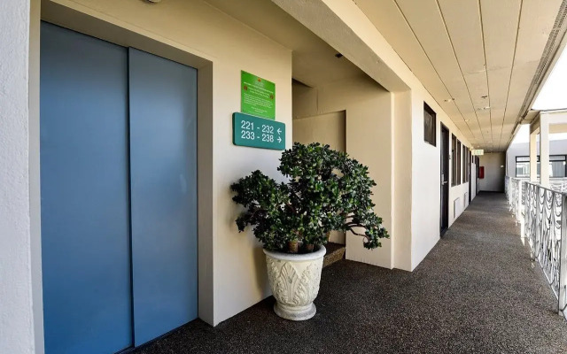 City Center Inn & Suites