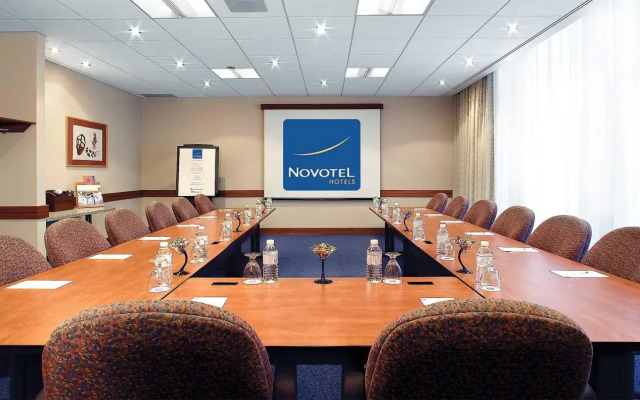 Novotel Toronto North York