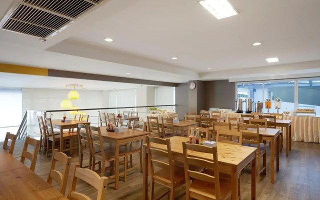 Prom Ratchada Hotel