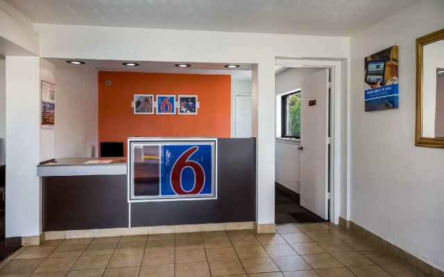 Motel 6 Opelika, AL