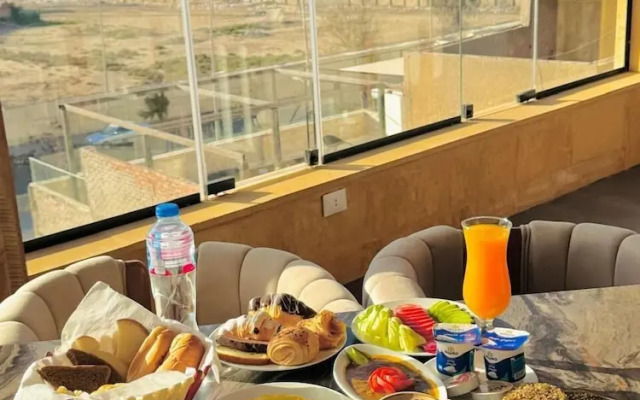 Crown Pyramids View Hotel
