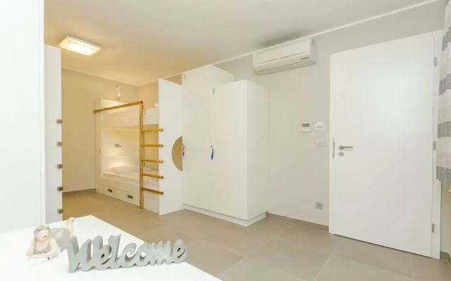 Hostel Dvor