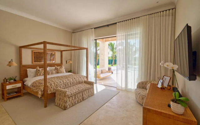 Luxury Villa With Heated Pool Jacuzzi Full Staff