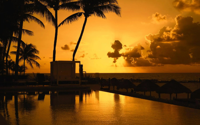 Altitude at Krystal Grand Cancun - All inclusive