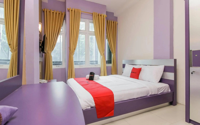RedDoorz Plus near Stasiun Bekasi