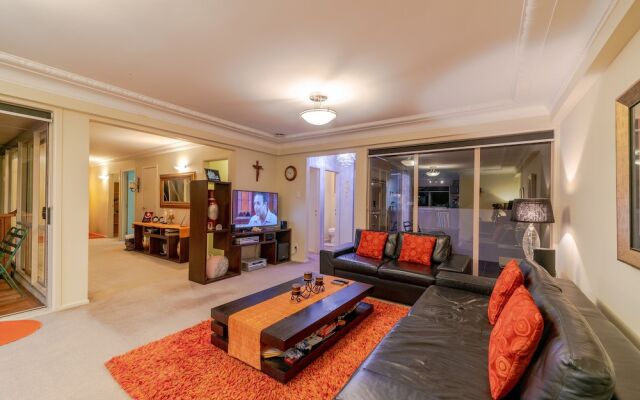 Birkenhead Super Cozy & Comfort Homestay