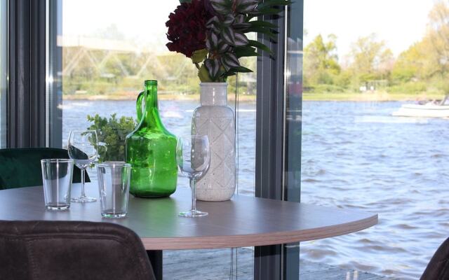 Cozy houseboat at the edge of the marina with beautiful view