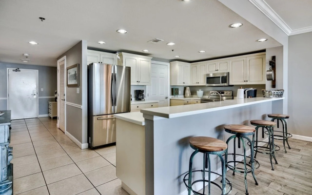 Sterling Palace Water Views Private Beach Access