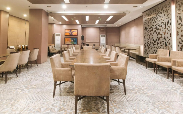 West Avenue Suites